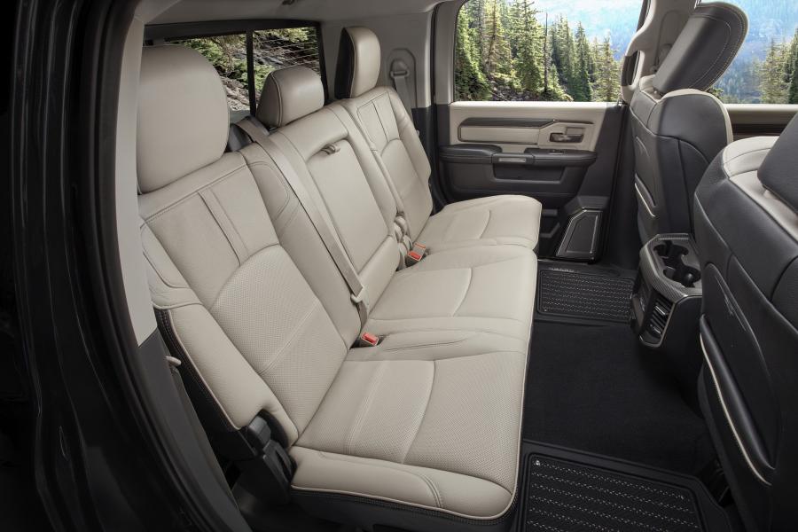 Интерьер Ram 3500 Limited Mega Cab (D2) 2019 года  (фото 3 из 11)